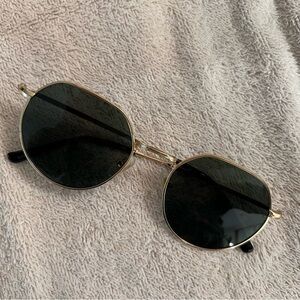 Chic Gold Tone Roundish Frame Sunglasses